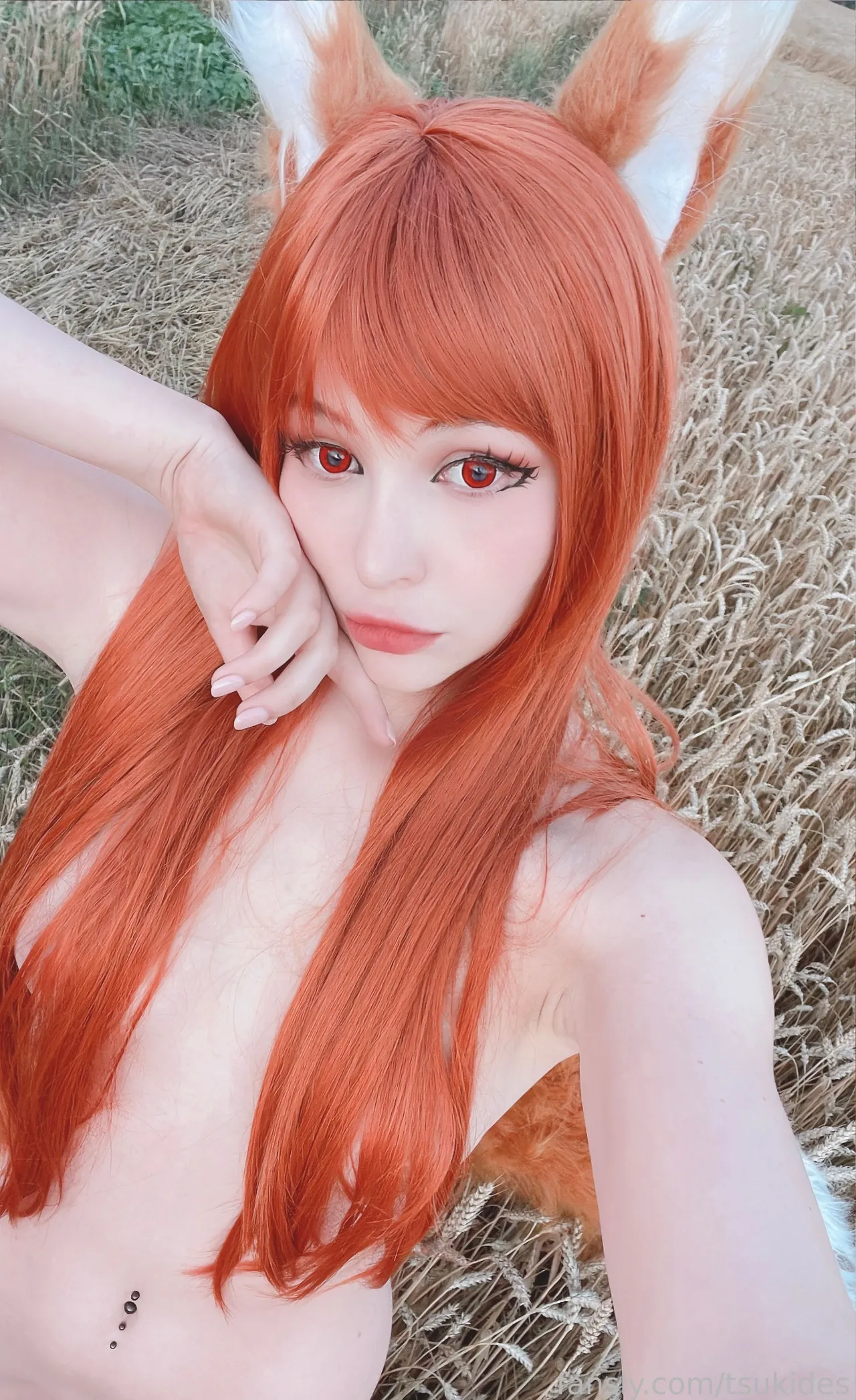 Tsuki Desu- Holo in a field-erohere14.webp